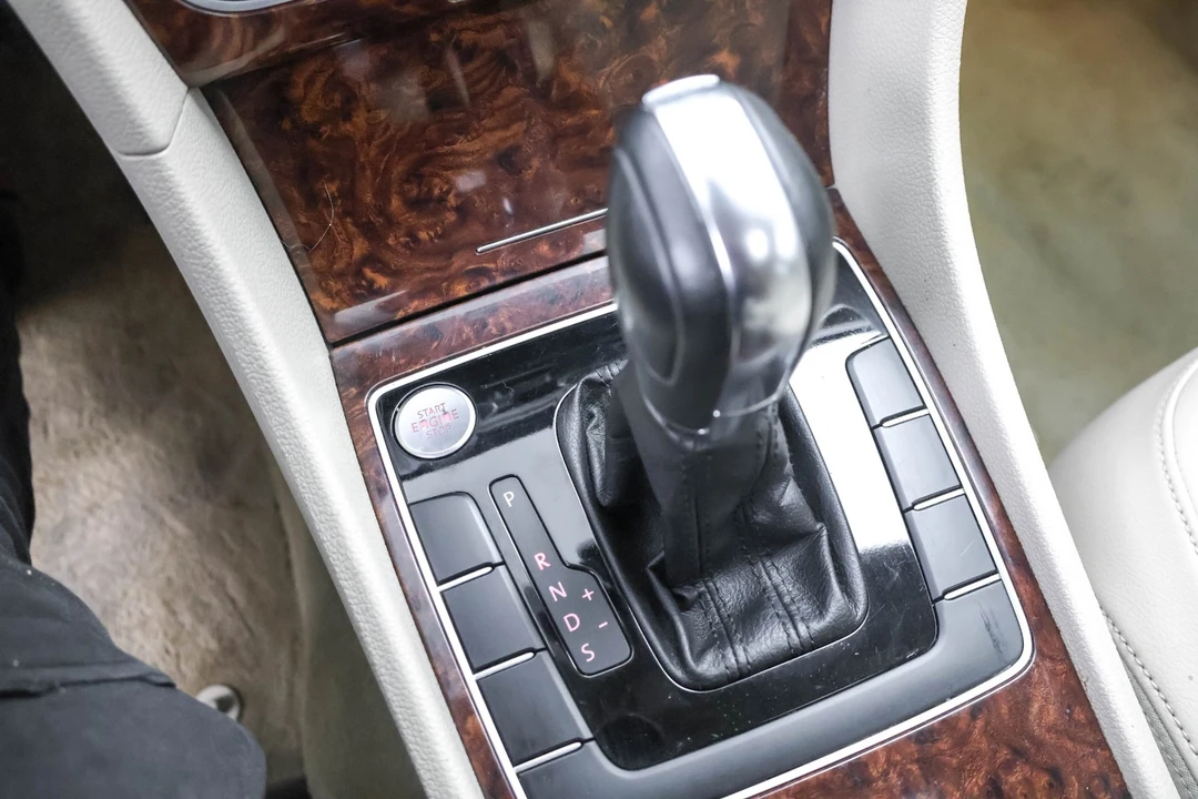 2013 Volkswagen Passat - Image 12 of 12