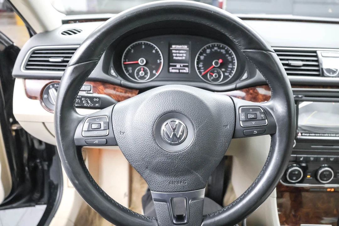 2013 Volkswagen Passat - Image 8 of 21