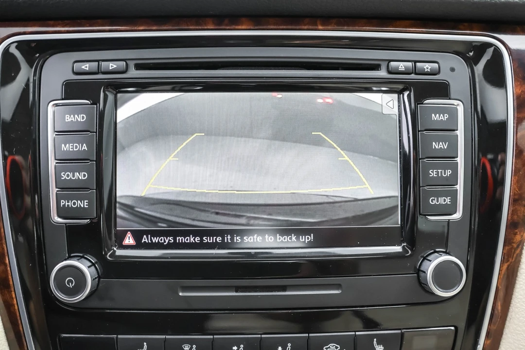 2013 Volkswagen Passat - Image 10 of 12