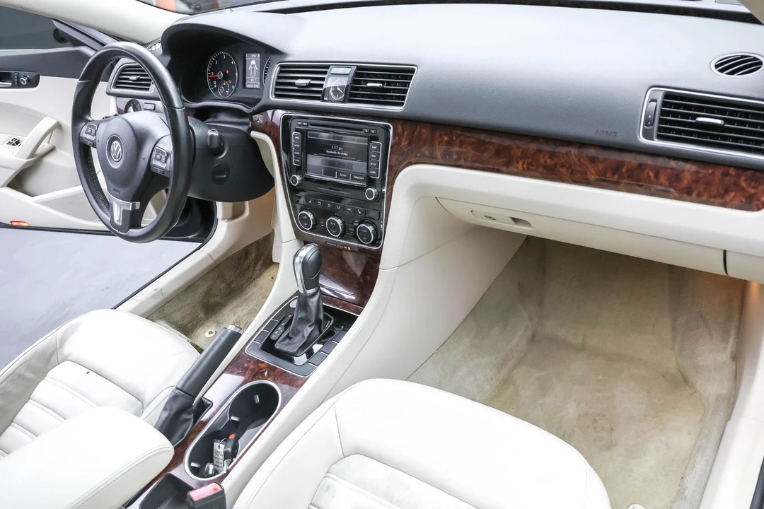 2013 Volkswagen Passat - Image 16 of 21