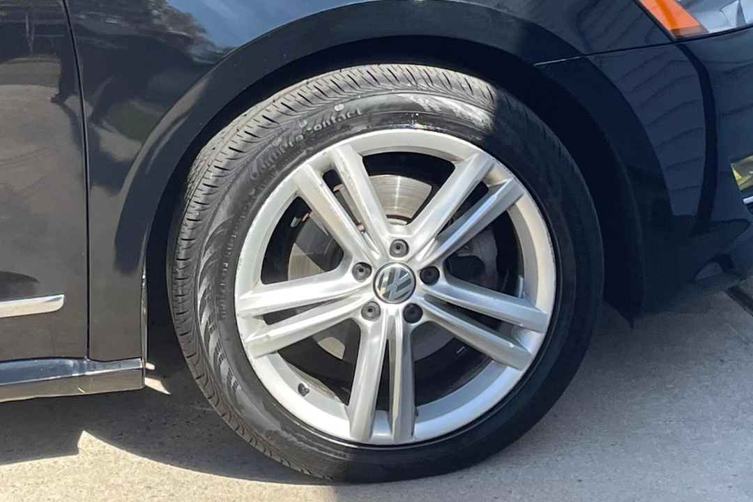 2013 Volkswagen Passat - Image 24 of 31