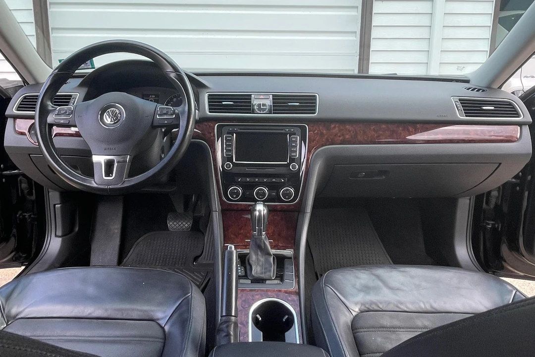 2013 Volkswagen Passat - Image 25 of 31