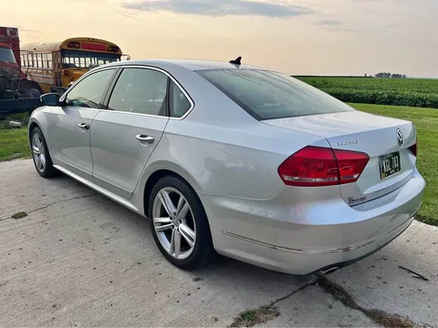 2013 Volkswagen Passat TDI SEL Premium Sedan 4D