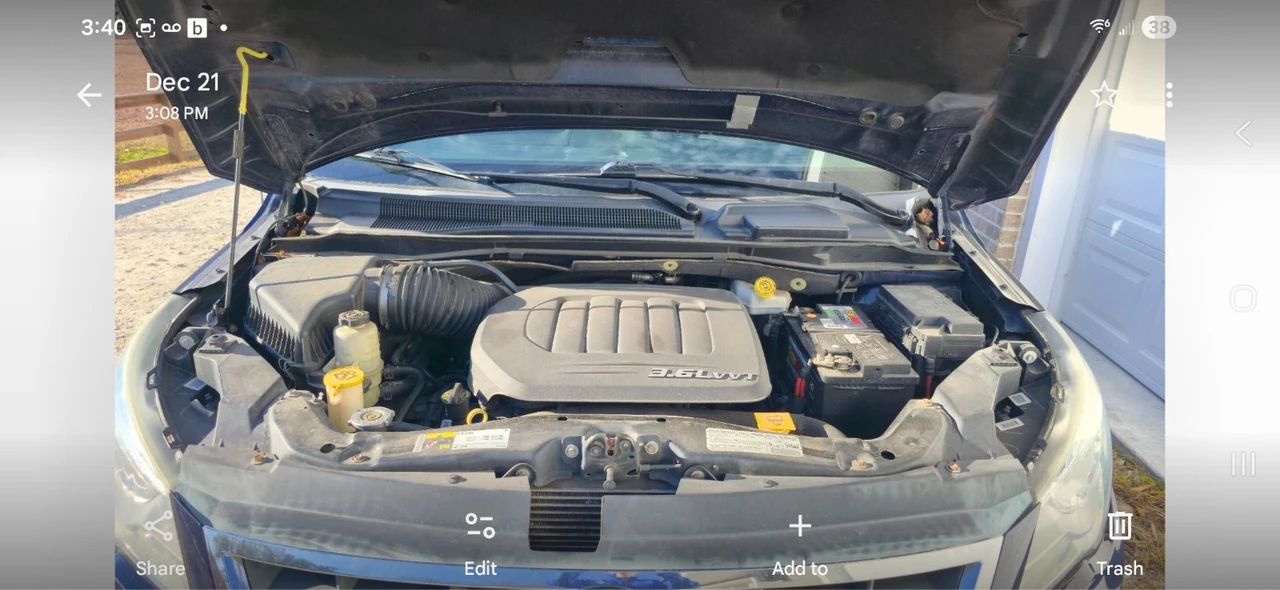 2013 Volkswagen Routan - Image 19 of 20