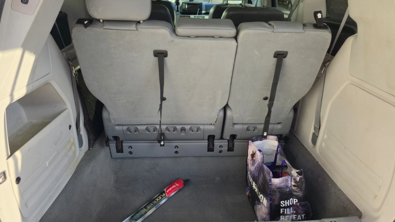 2013 Volkswagen Routan - Image 6 of 20
