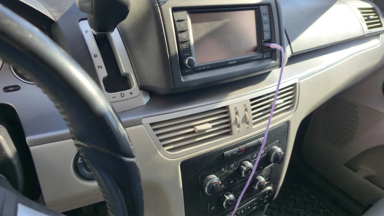 2013 Volkswagen Routan - Image 12 of 20