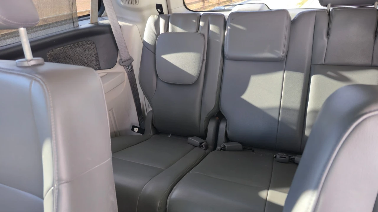2013 Volkswagen Routan - Image 8 of 20