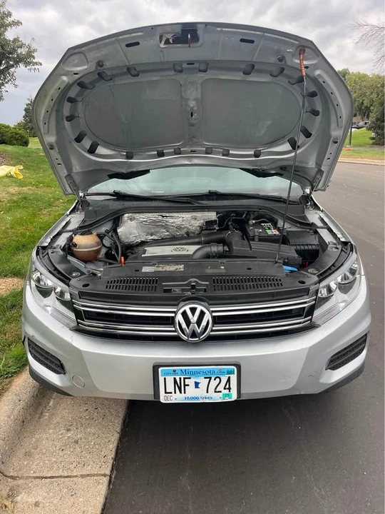 2013 Volkswagen Tiguan - Image 2 of 9