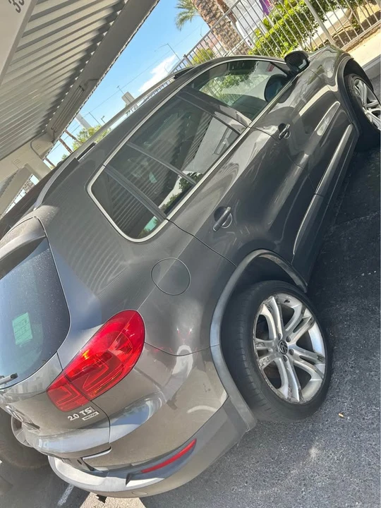 2013 Volkswagen Tiguan - Image 2 of 6