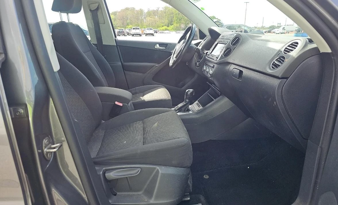2013 Volkswagen Tiguan - Image 8 of 12