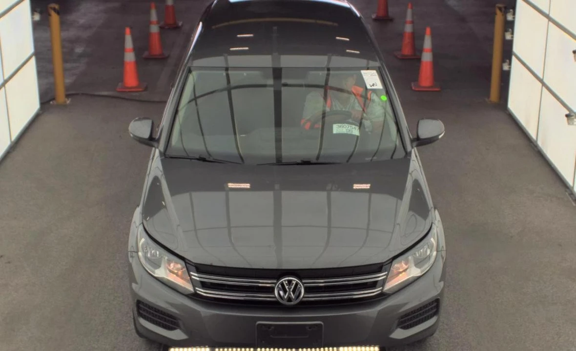 2013 Volkswagen Tiguan - Image 2 of 12
