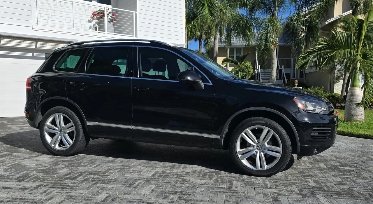 2013 Volkswagen Touareg - Image 2 of 31
