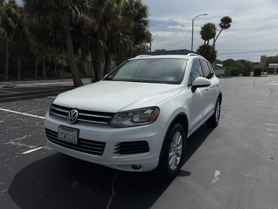 2013 Volkswagen Touareg - Image 2 of 31
