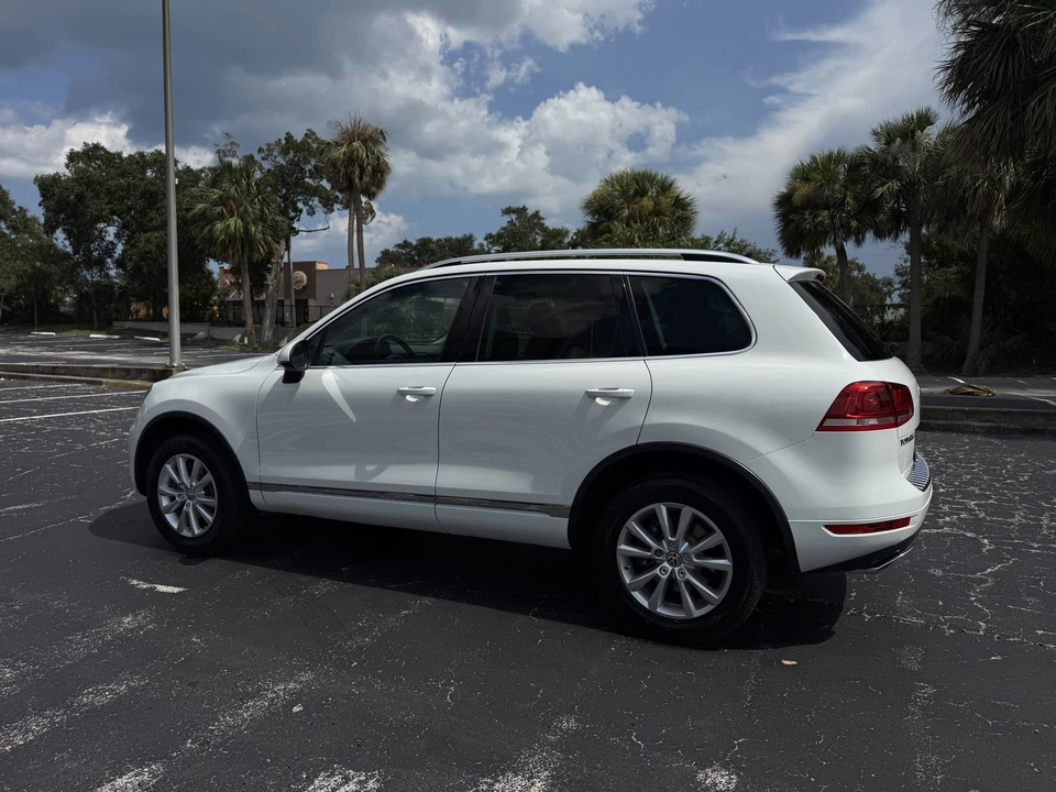 2013 Volkswagen Touareg - Image 9 of 31