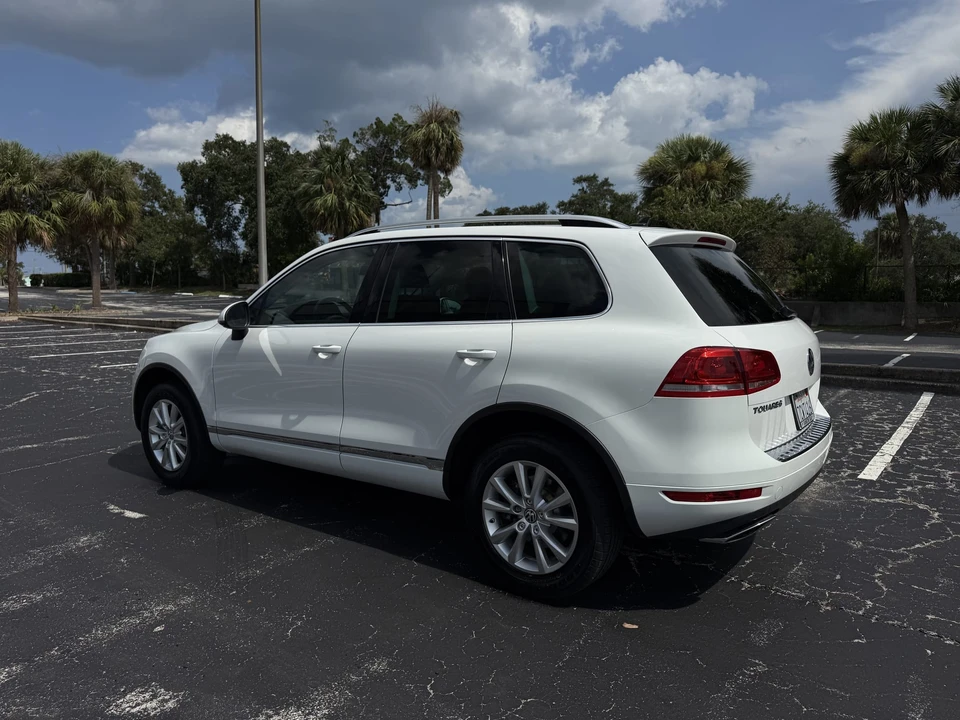 2013 Volkswagen Touareg - Image 10 of 31