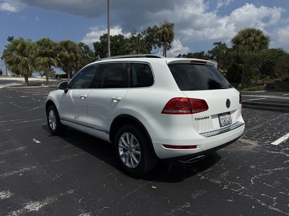 2013 Volkswagen Touareg - Image 11 of 31