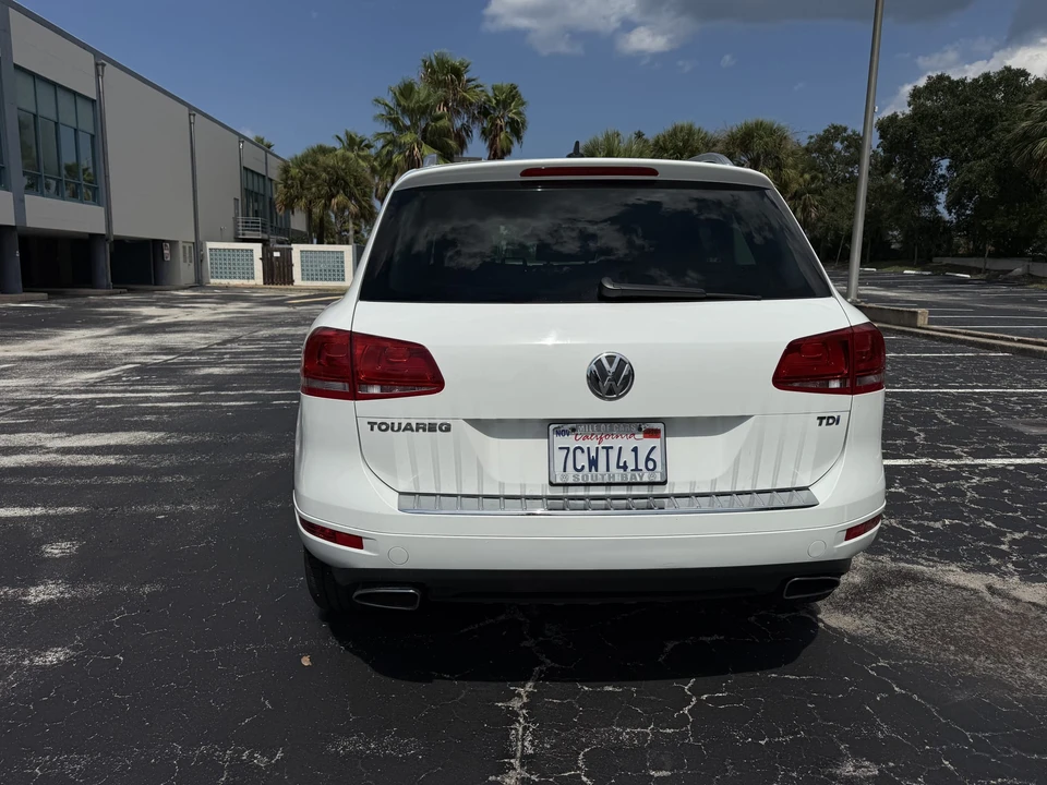 2013 Volkswagen Touareg - Image 14 of 31