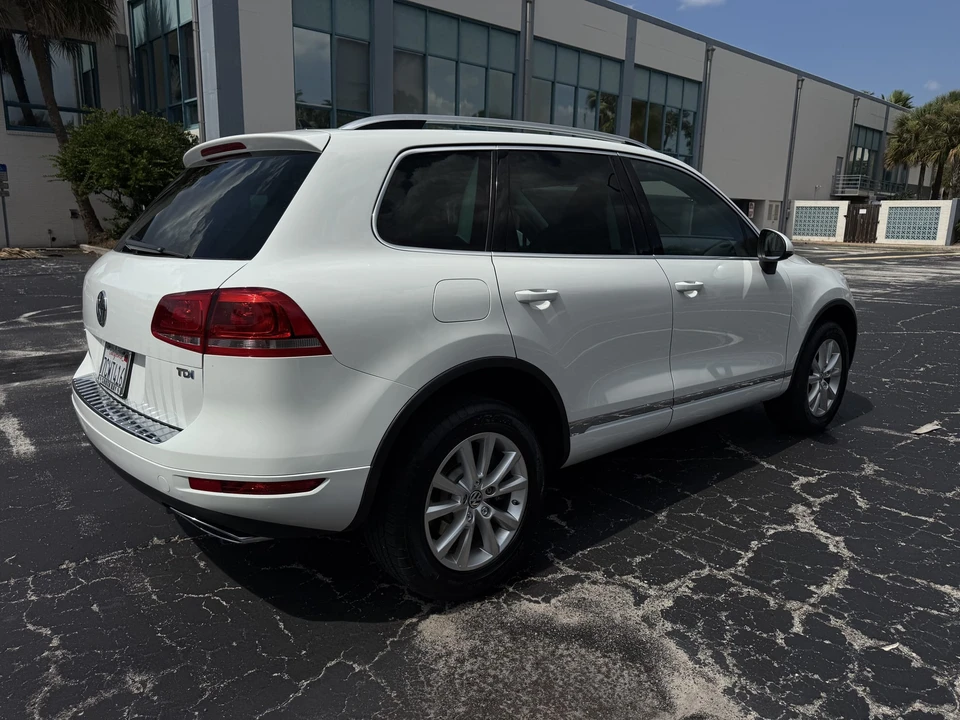 2013 Volkswagen Touareg - Image 19 of 31