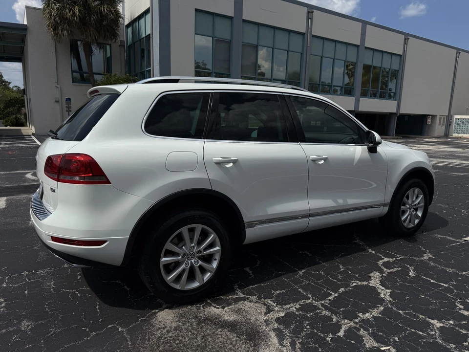 2013 Volkswagen Touareg - Image 20 of 31