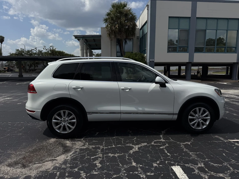 2013 Volkswagen Touareg - Image 23 of 31