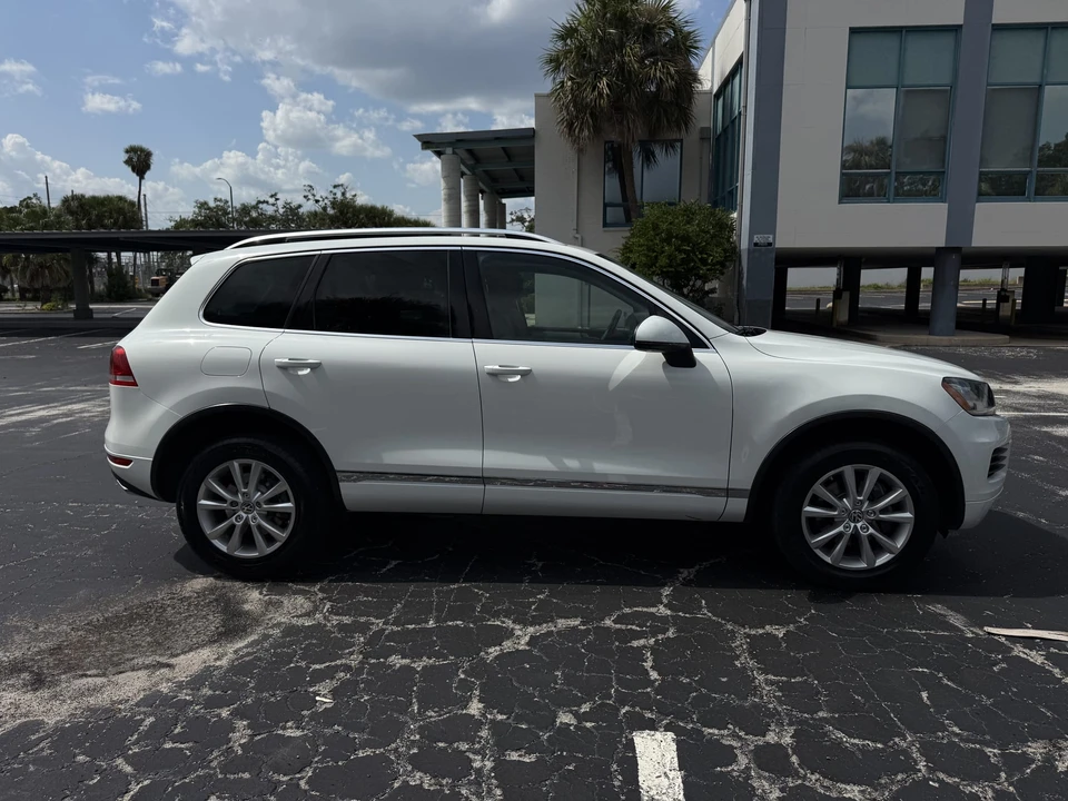 2013 Volkswagen Touareg - Image 24 of 31