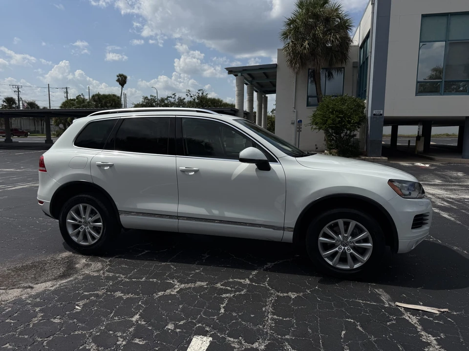 2013 Volkswagen Touareg - Image 25 of 31
