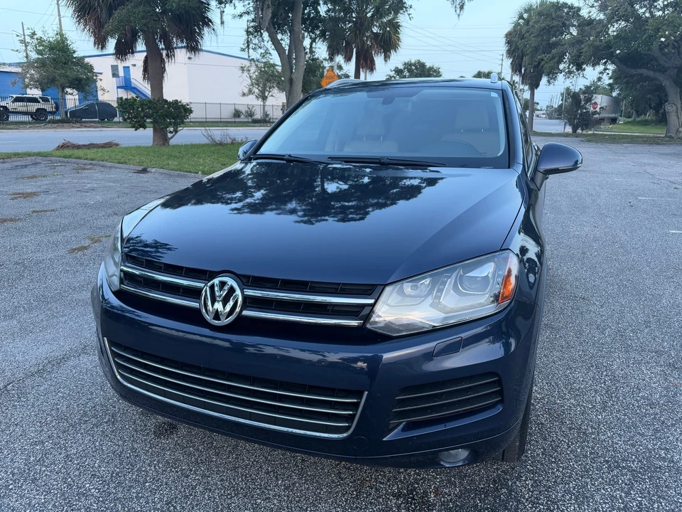 2013 Volkswagen Touareg - Image 2 of 31