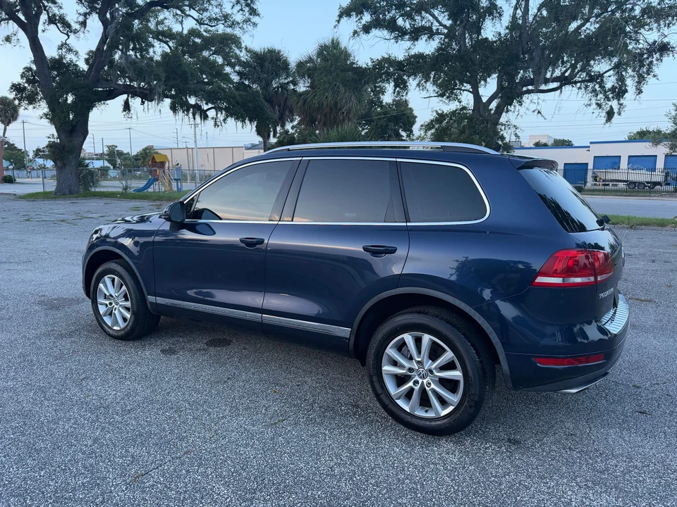 2013 Volkswagen Touareg - Image 17 of 31