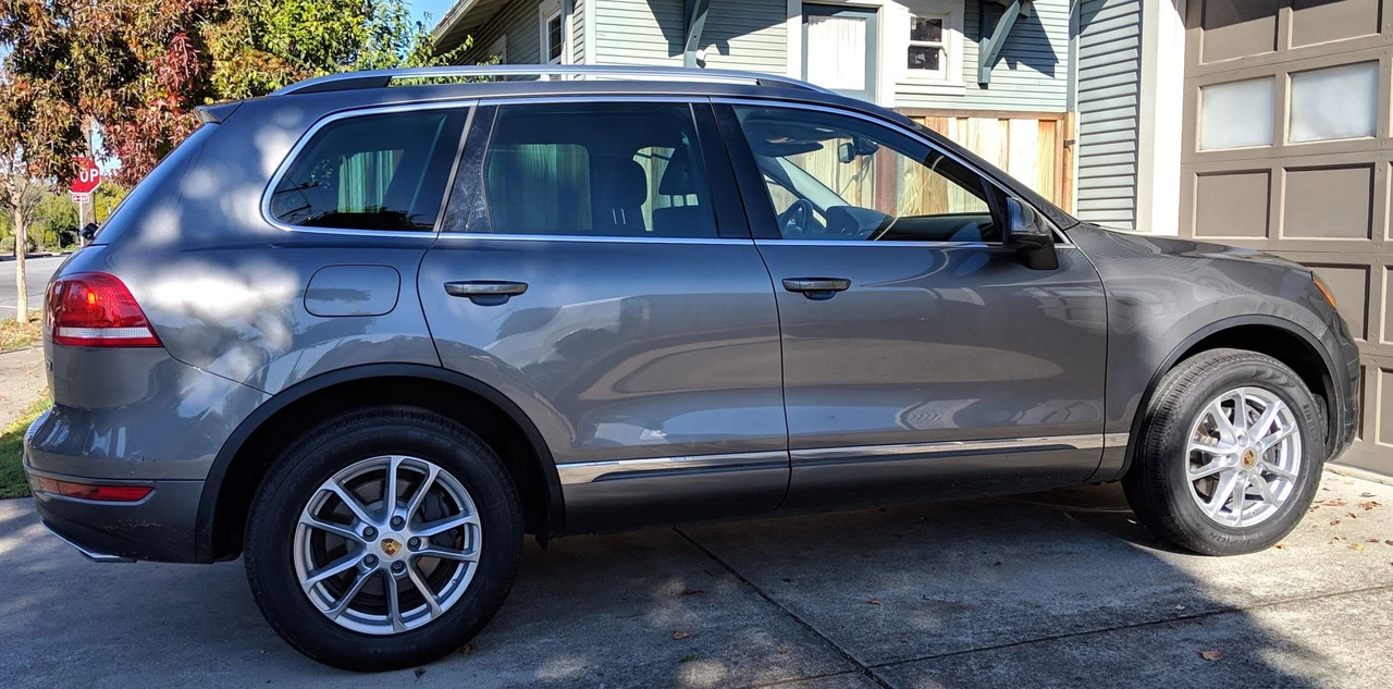 2013 Volkswagen Touareg - Image 2 of 8
