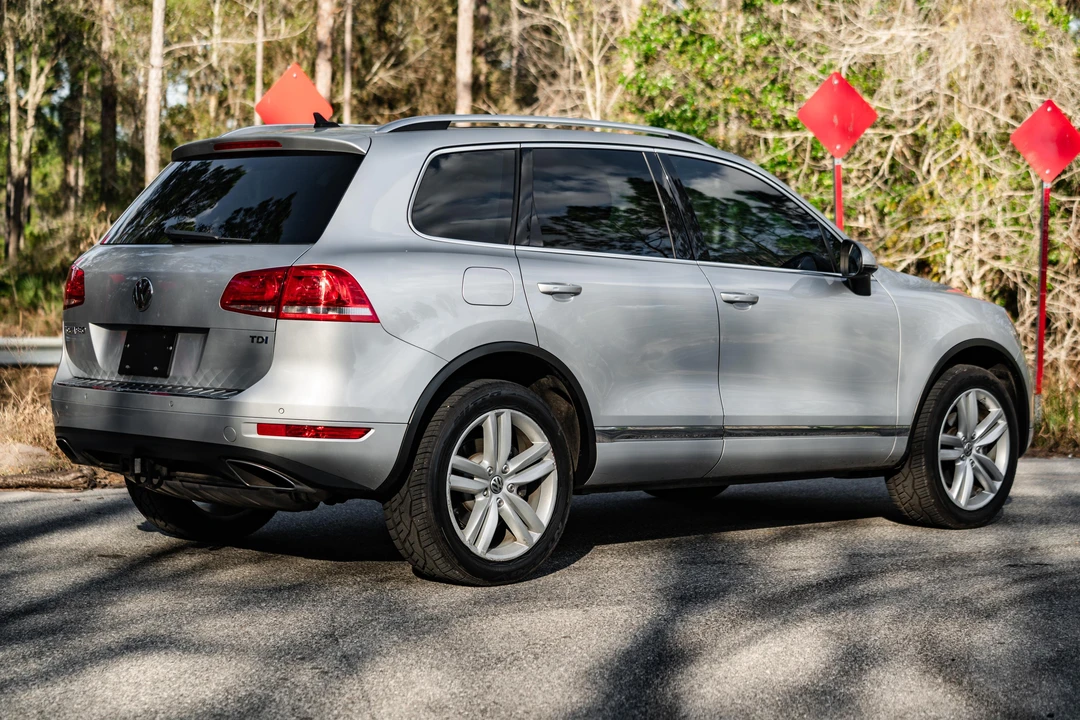 2013 Volkswagen Touareg - Image 14 of 31