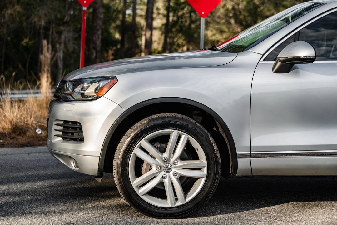 2013 Volkswagen Touareg - Image 26 of 31