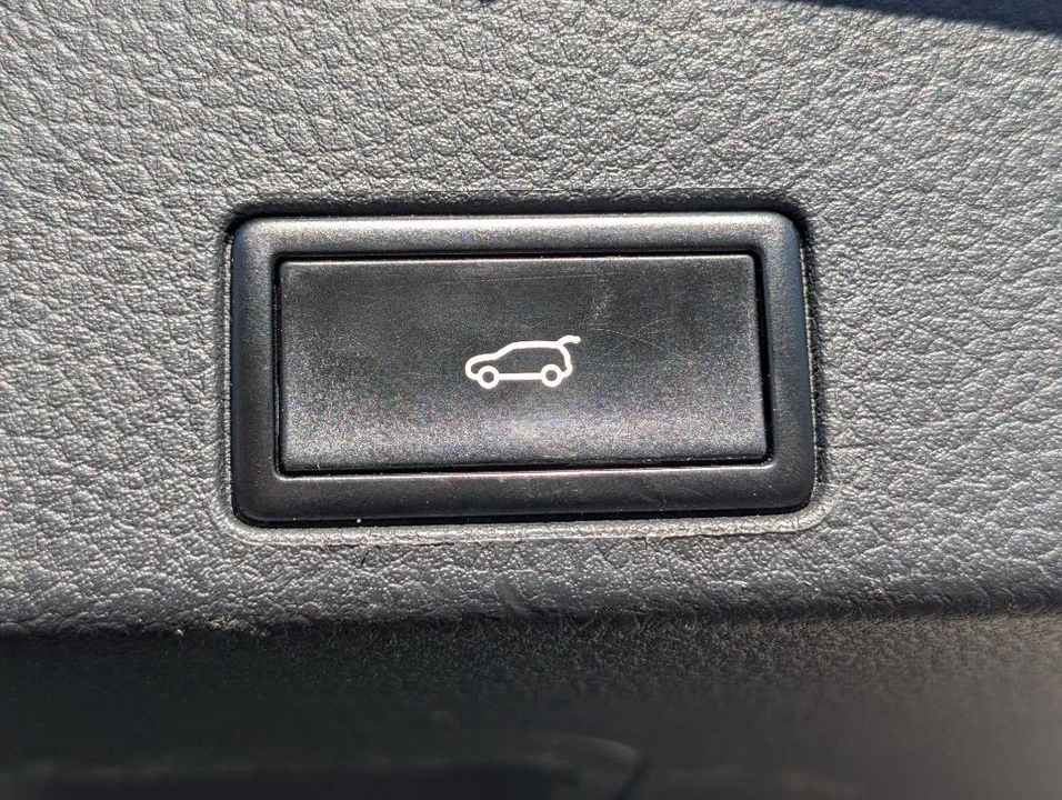 2013 Volkswagen Touareg - Image 14 of 21