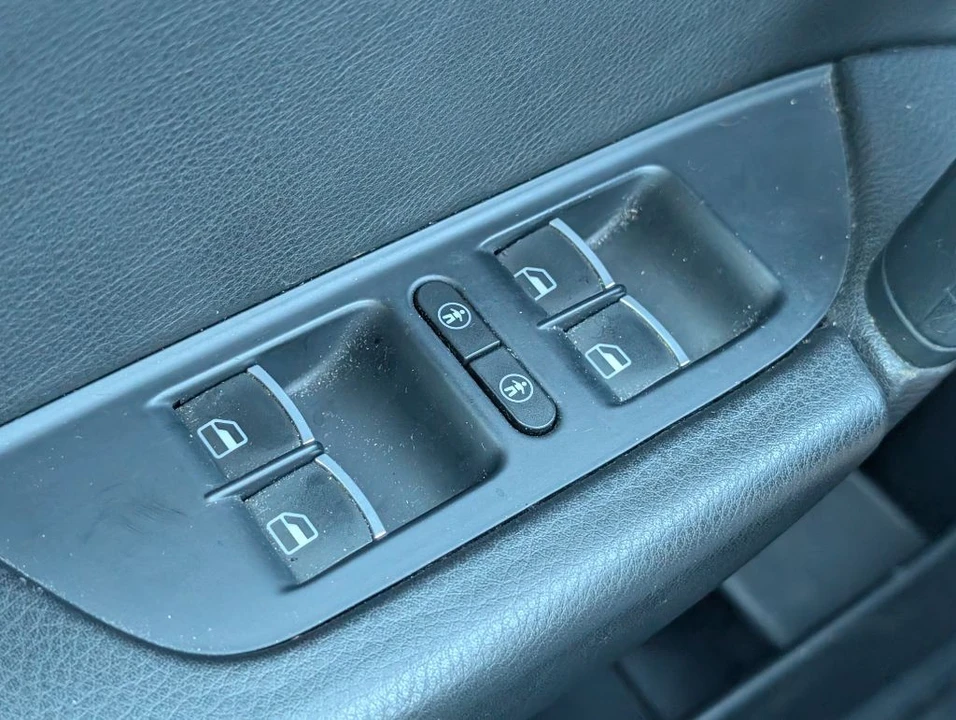 2013 Volkswagen Touareg - Image 16 of 21