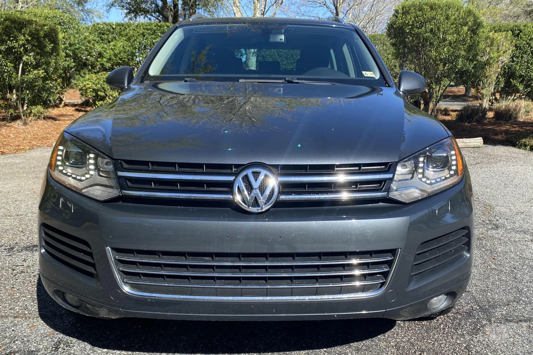 2013 Volkswagen Touareg - Image 2 of 31
