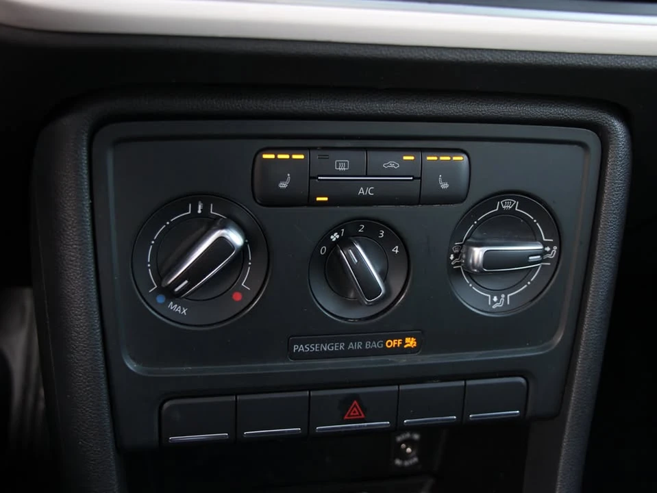 2013 Volkswagen A5 Beetle - Image 14 of 20