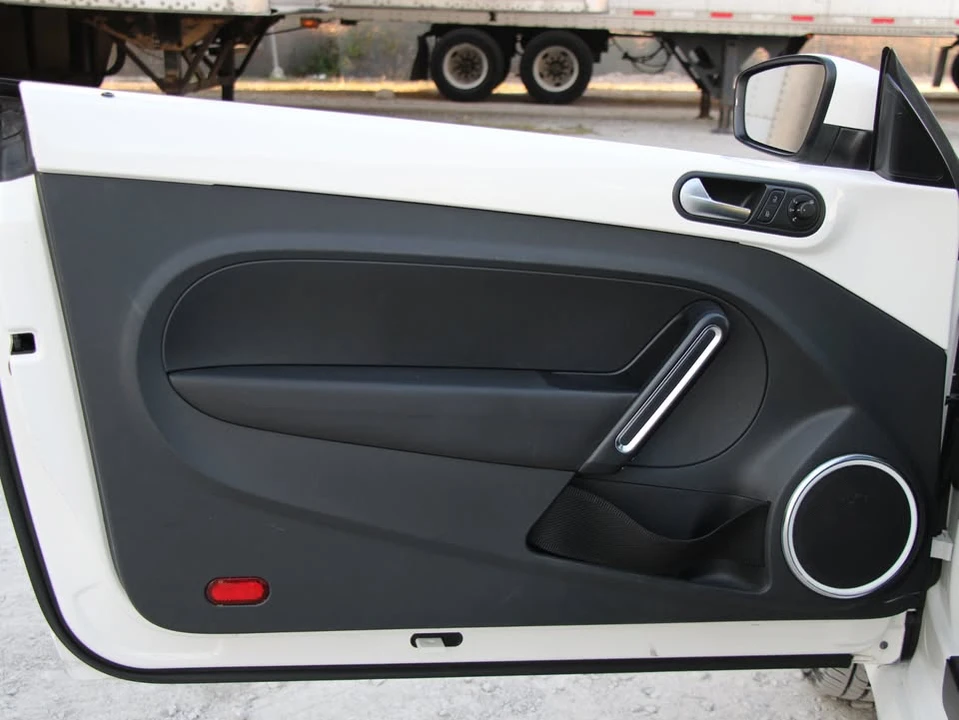 2013 Volkswagen A5 Beetle - Image 7 of 20