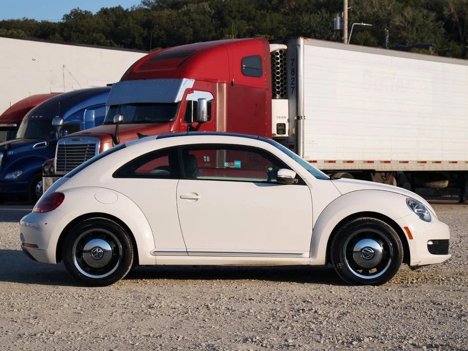 2013 Volkswagen A5 Beetle - Image 5 of 20