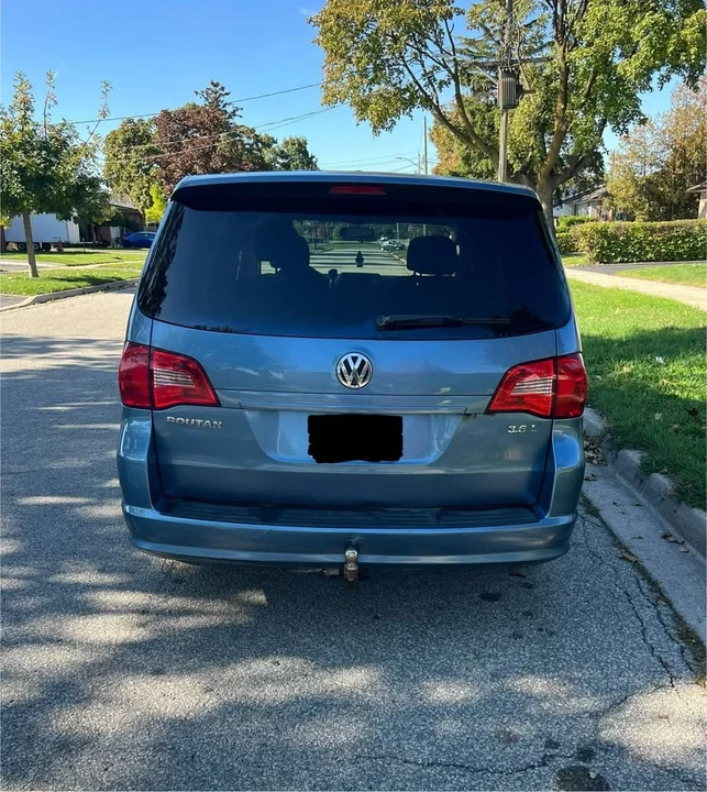2013 Volkswagen Routan - Image 6 of 9