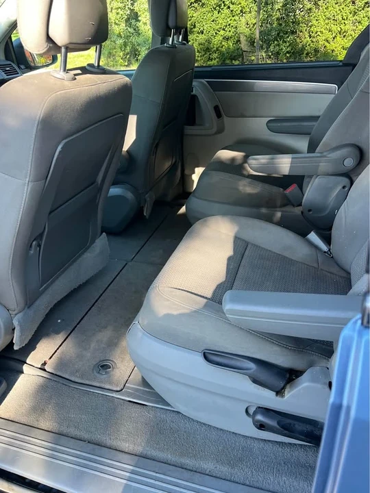2013 Volkswagen Routan - Image 8 of 9