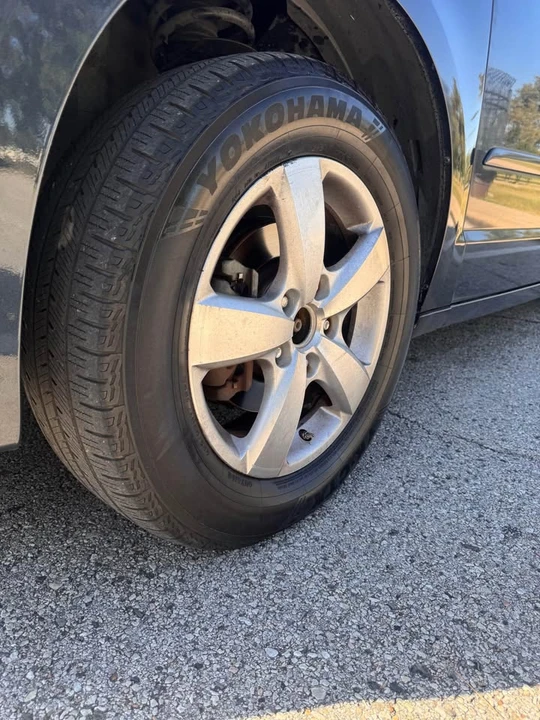 2009 Volkswagen Routan - Image 11 of 12