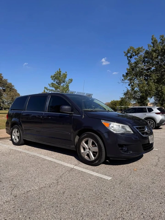 2009 Volkswagen Routan - Image 3 of 12