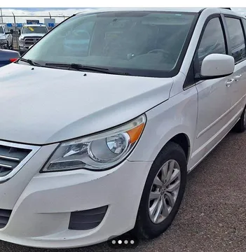 2013 Volkswagen Routan SE