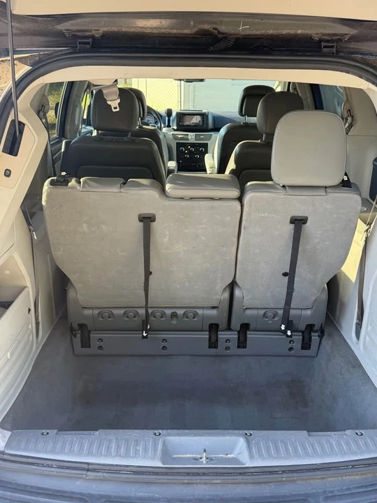 2013 Volkswagen Routan - Image 15 of 15