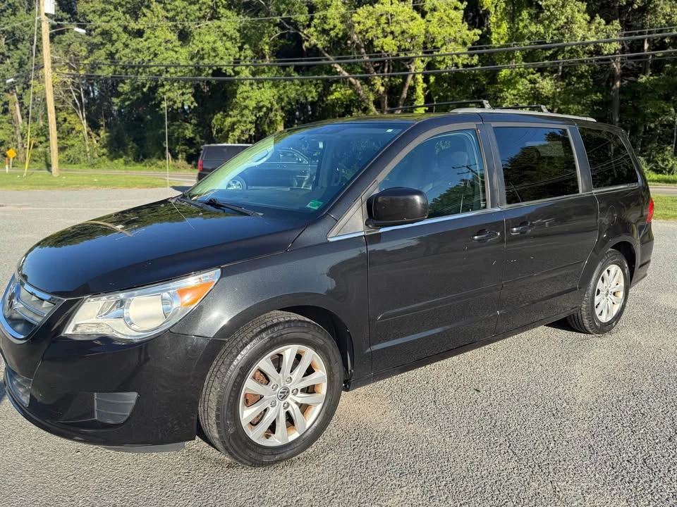 2013 Volkswagen Routan - Image 7 of 15