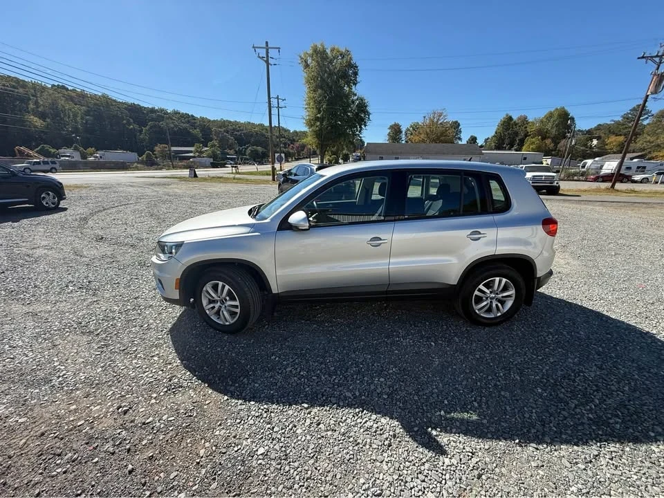 2013 Volkswagen Tiguan - Image 2 of 12