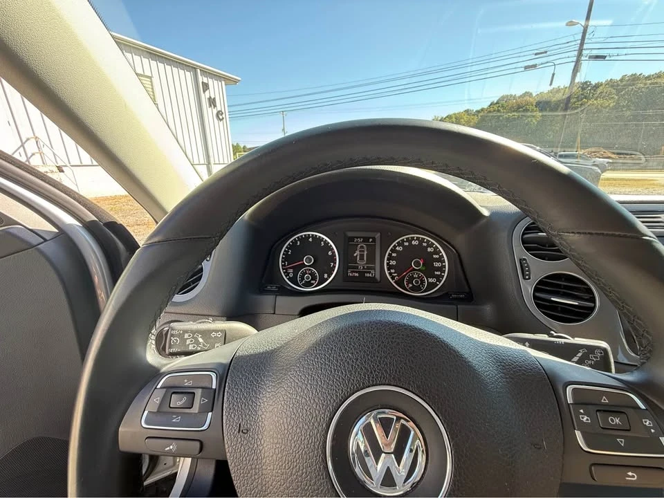 2013 Volkswagen Tiguan - Image 8 of 12