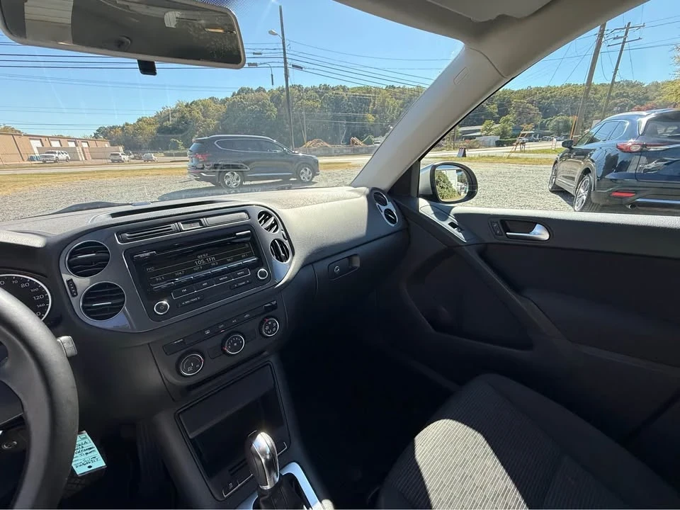 2013 Volkswagen Tiguan - Image 9 of 12