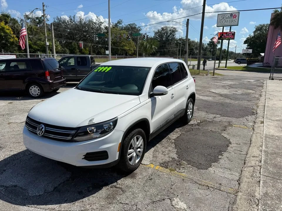 2013 Volkswagen Tiguan - Image 2 of 10