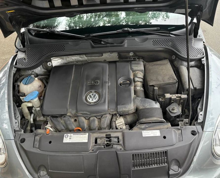 2013 Volkswagen A5 Beetle - Image 2 of 10