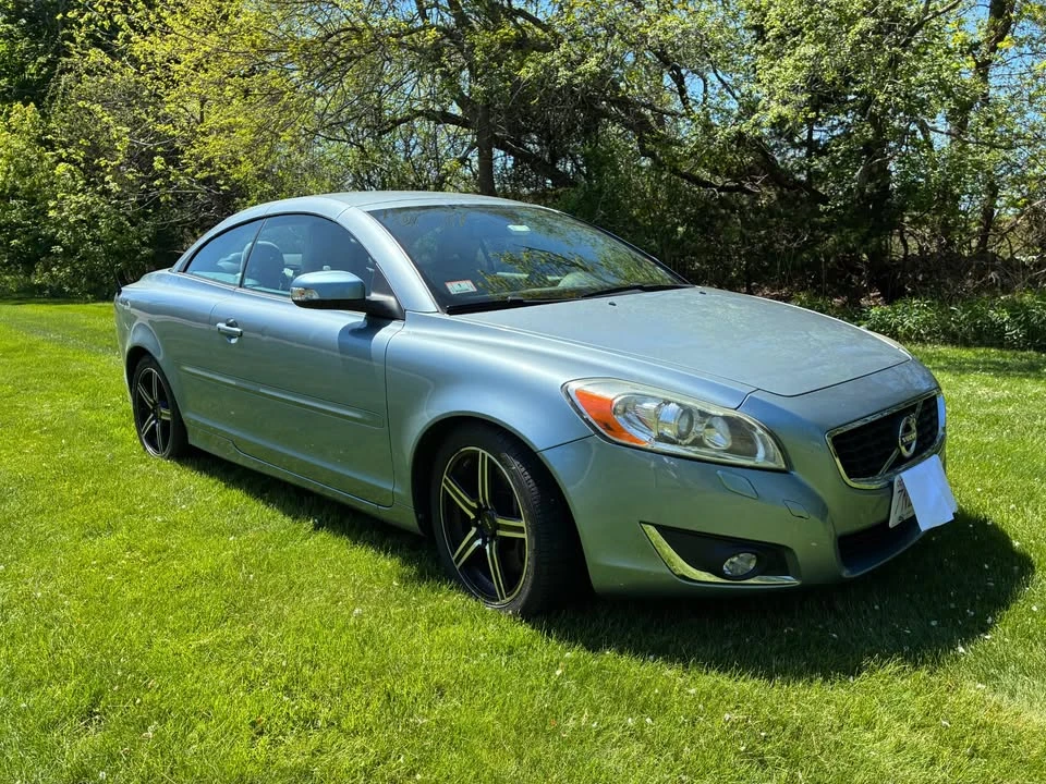 2013 Volvo C70 2nd Gen - Image 2 of 10